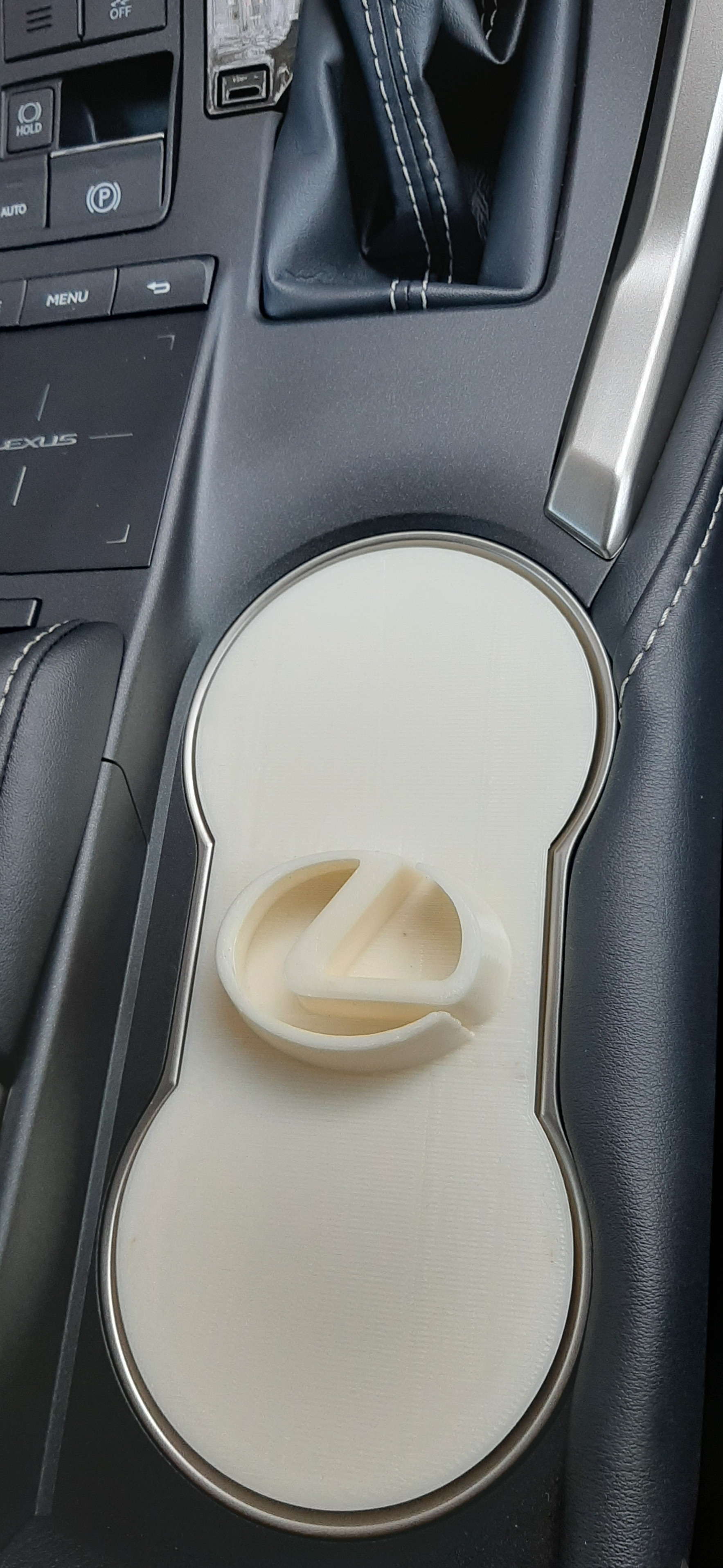 Заглушка подстаканника с логотипом Lexus